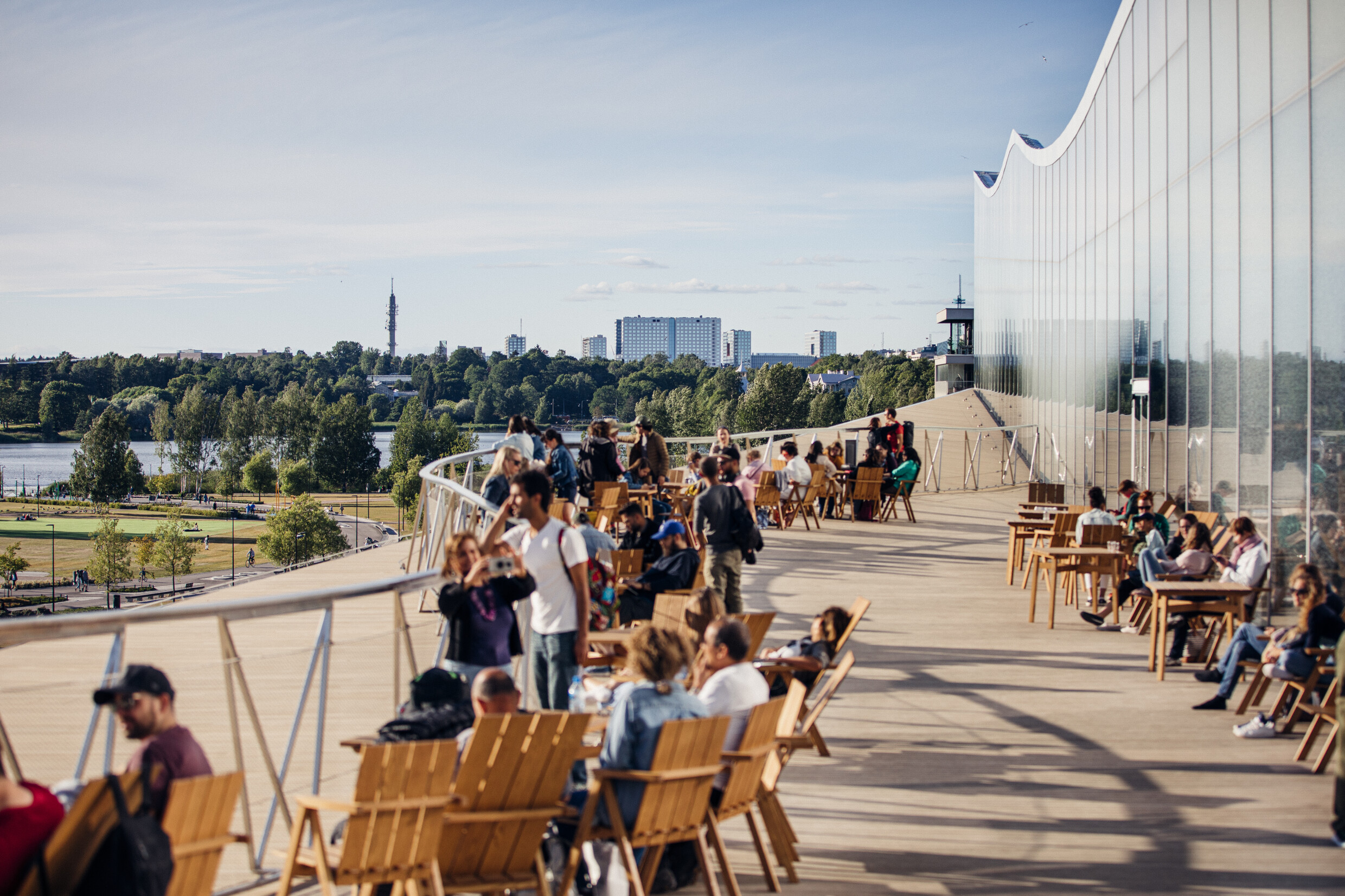 City life at Citizen`s Library Oodi`s summer terrace (City of Helsinki, Jussi Hellsten)